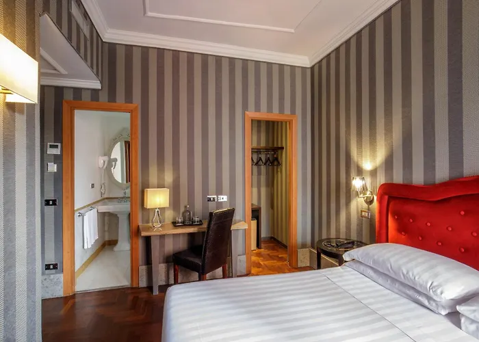 Royal Court Hotell 4*