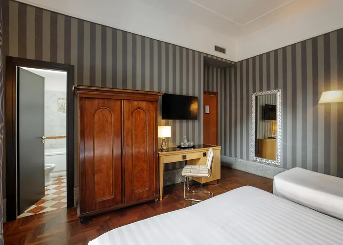 Hotell Royal Court 4*