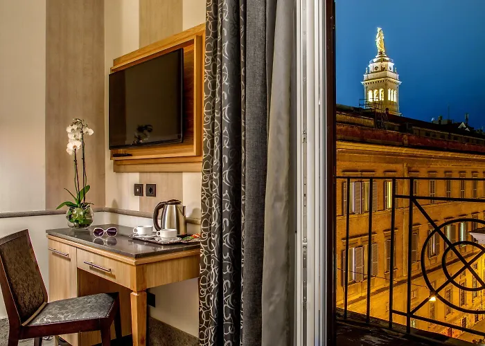 Royal Court Hotell 4*