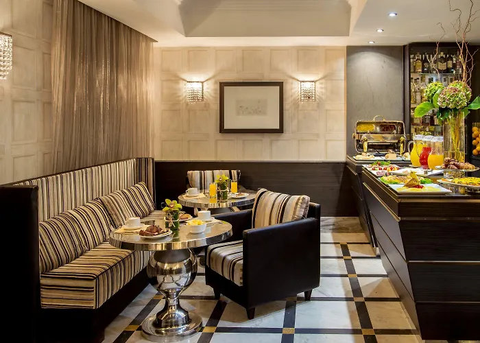 Hotell Royal Court 4*